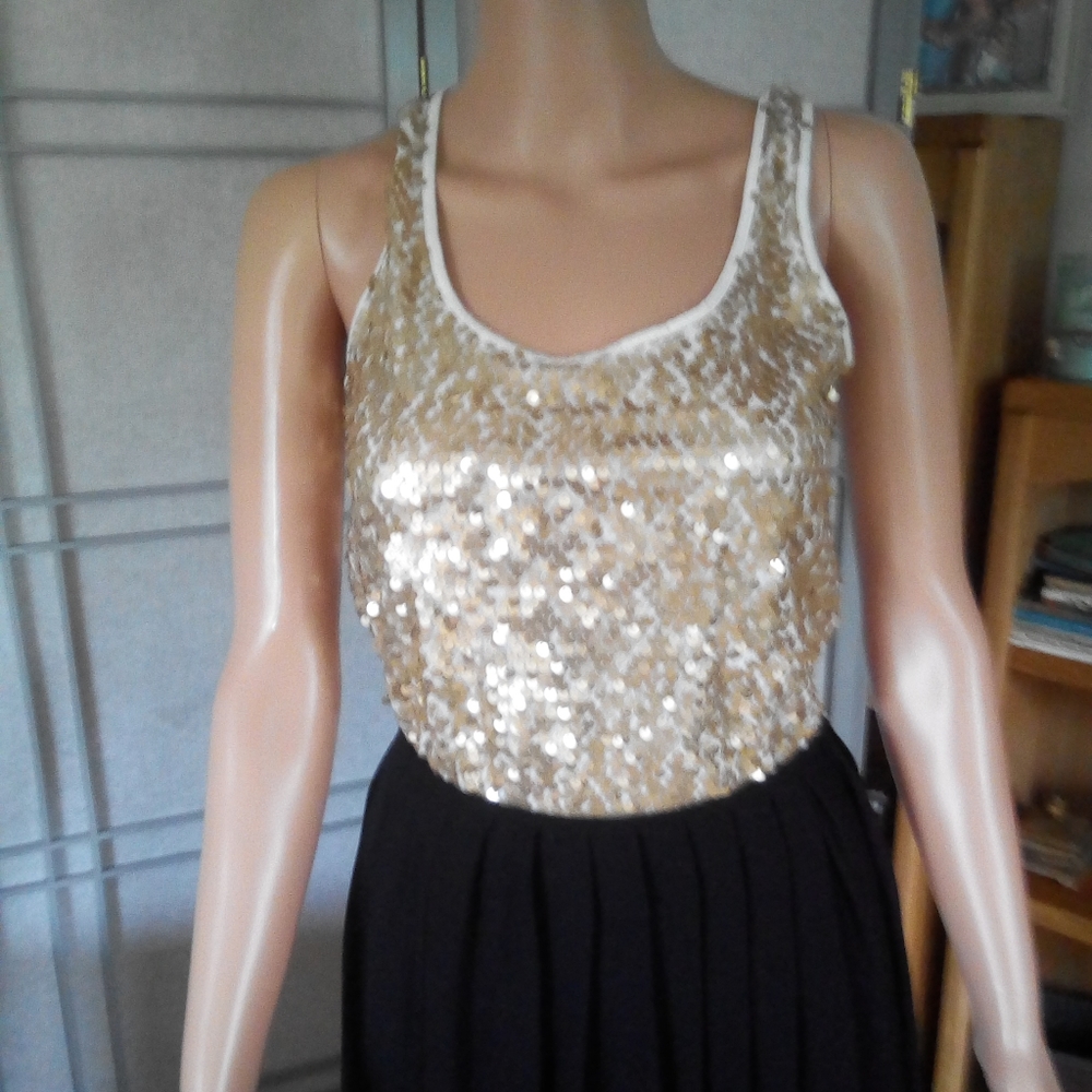 Golden tops 💞Pretty as can be💟